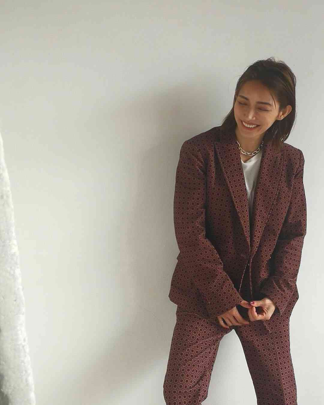 後藤真希、メンズライクなスーツ姿に「イケメン」の声相次ぐ