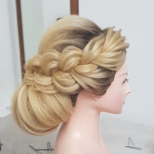 いろんなまとめ髪が見たいです。