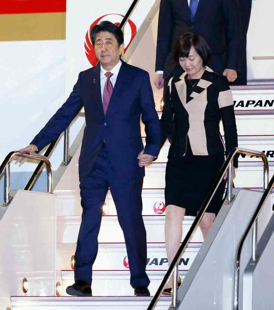 安倍首相帰国　文大統領とは「戦略的放置」 - 産経ニュース