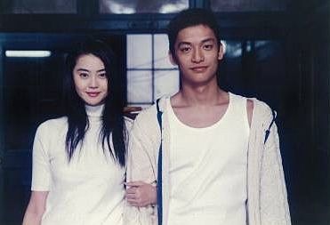 観月ありさ 「伝説の美脚」を披露 撮影はレスリー・キー