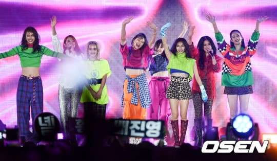 E-girls「アジアソングフェスティバル」のステージに登場…話題の新曲を韓国で初披露！ - MUSIC - 韓流・韓国芸能ニュースはKstyle