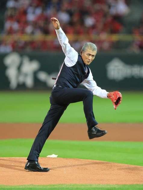 「これが53歳だと…⁉」　始球式の吉川晃司がカッコよすぎるとネット騒然