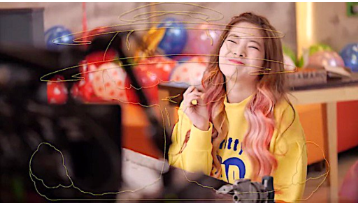 紅白辞退か!?『TWICE』“慰安婦Tシャツ”＆“原爆イラスト”が発覚 - まいじつ