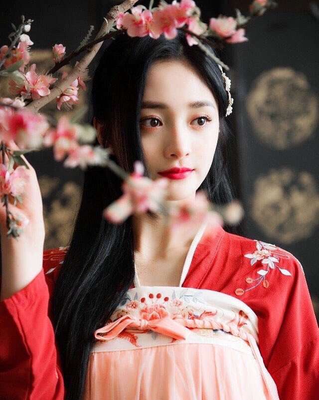 白石麻衣写真集22度目の重版で33万部突破「異常事態」ロングヒット