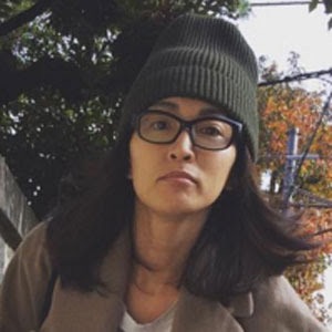 長谷川京子、胸元ざっくり肌見せコーデ披露「日本では恥ずかしくて着れない」