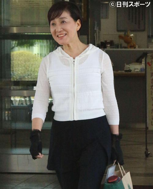 松居一代、週刊誌記者とトラブル「警察署に同行」
