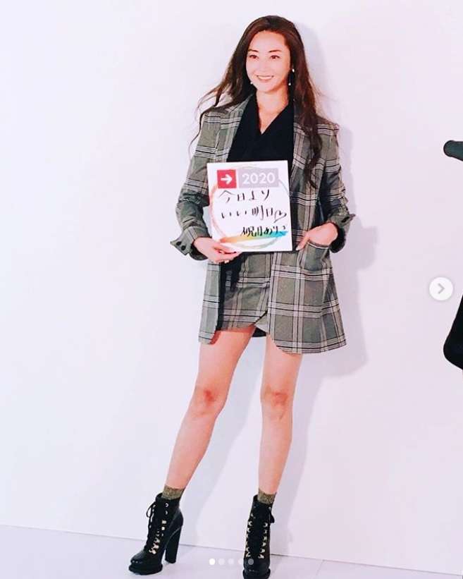 観月ありさ　「伝説の美脚」を披露　撮影はレスリー・キー