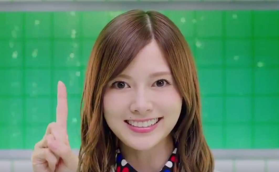 白石麻衣写真集22度目の重版で33万部突破「異常事態」ロングヒット