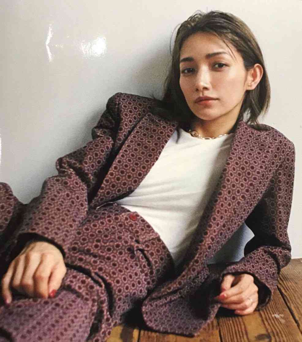 「イケメンが過ぎる」「美しい」後藤真希のメンズライクなセットアップコーデ＆かきあげヘアにファン悶絶!?