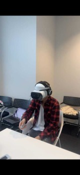電子空間アイドル「えのぐ」世界初のVR握手会　ゴーグル装着で目の前に“推し”が