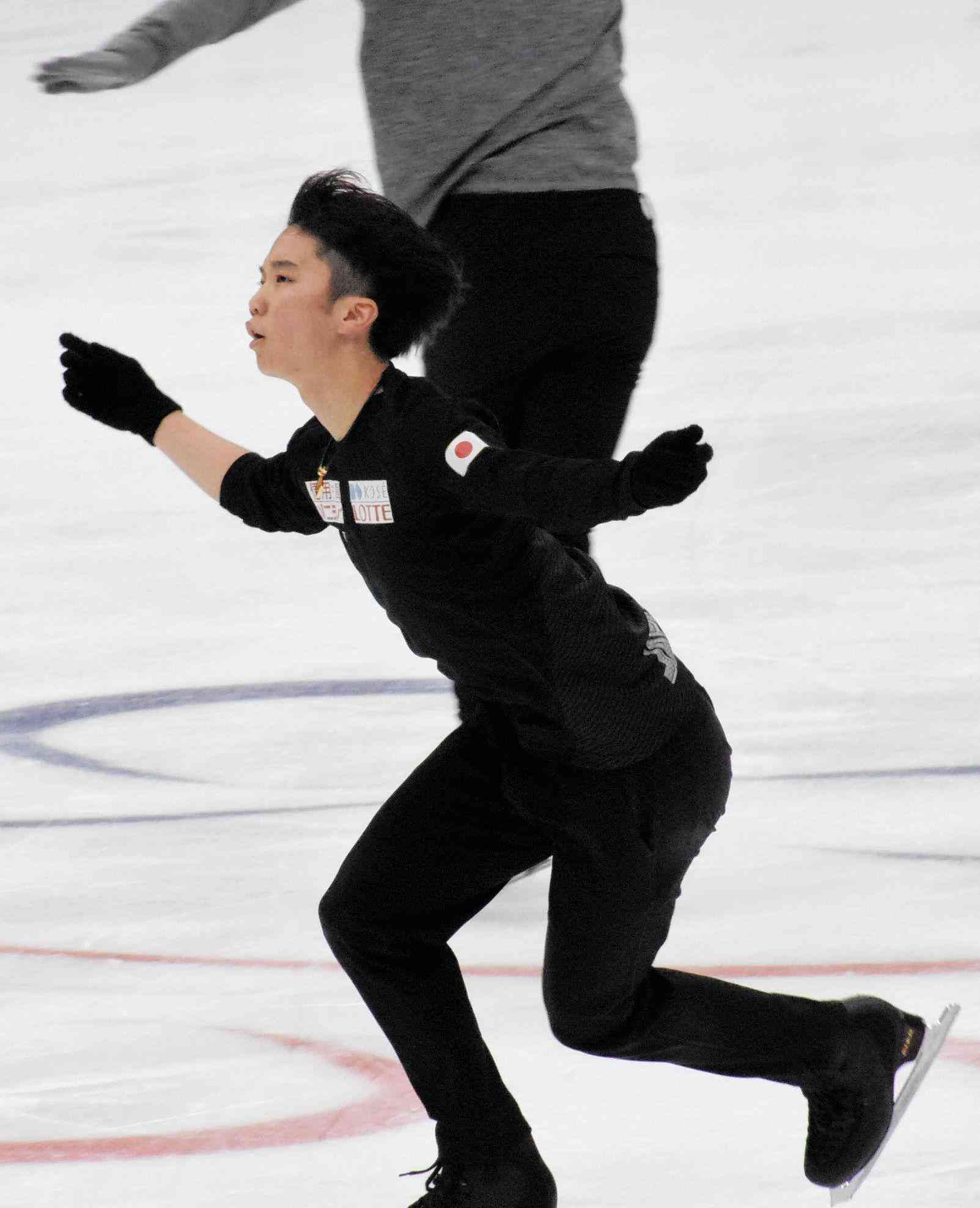 友野一希、羽生との公式練習に驚き「分かってはいたけど…雰囲気変わる」ロシア杯（デイリースポーツ） - Yahoo!ニュース