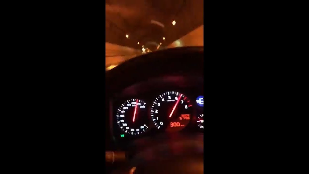 【大阪】R35 GTRで警察のパトカーとカーチェイスや300キロで暴走する走り屋 - YouTube