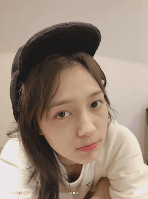 川口春奈、すっぴんの自撮りに心配の声「疲れた顔してる」「魂吸いとられた？」(1ページ目) - デイリーニュースオンライン