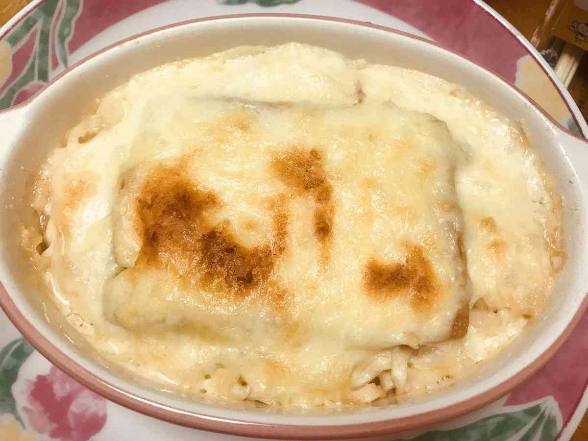 SNSで絶賛の「どん兵衛グラタン」が美味しそう！