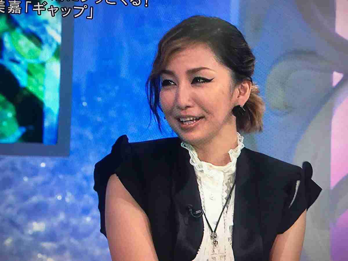 「美人家族すぎる」「そっくり」中島美嘉、母&姉&姪っ子との家族ショットを公開
