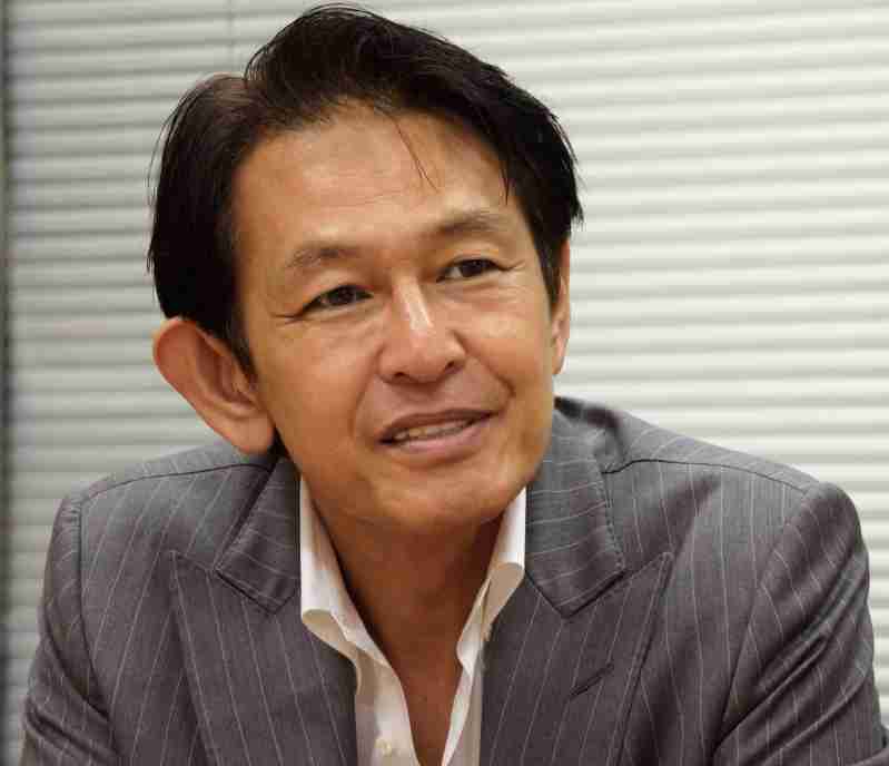 夫不在の自宅に招き入れ… 「小川直也」と「松野頼久」美人妻が重ねた