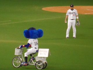 プロ野球選手、球団マスコットの画像を貼りましょう