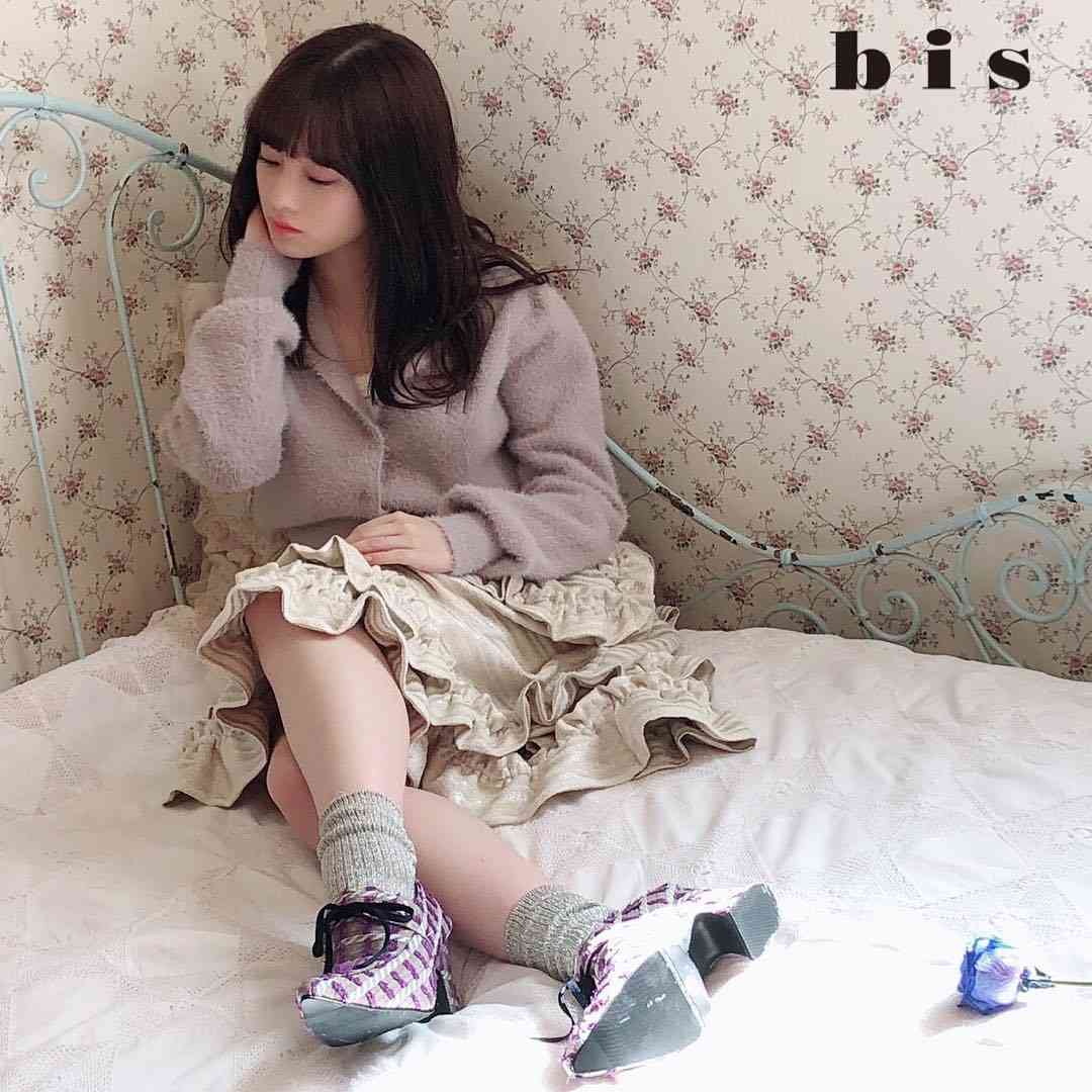 橋本環奈に食べられたい? 女性誌のオフショットが天使すぎて「2冊買った」