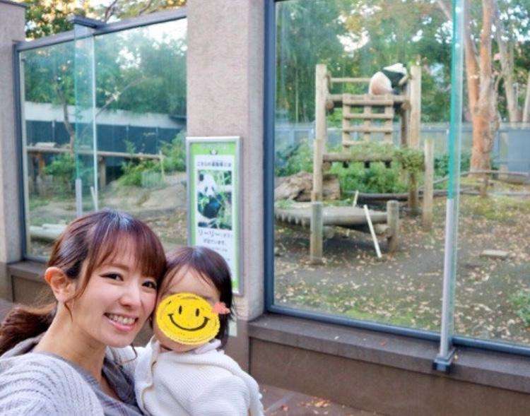 紺野あさ美さん 1歳長女連れ150分並び、シャンシャンと初対面