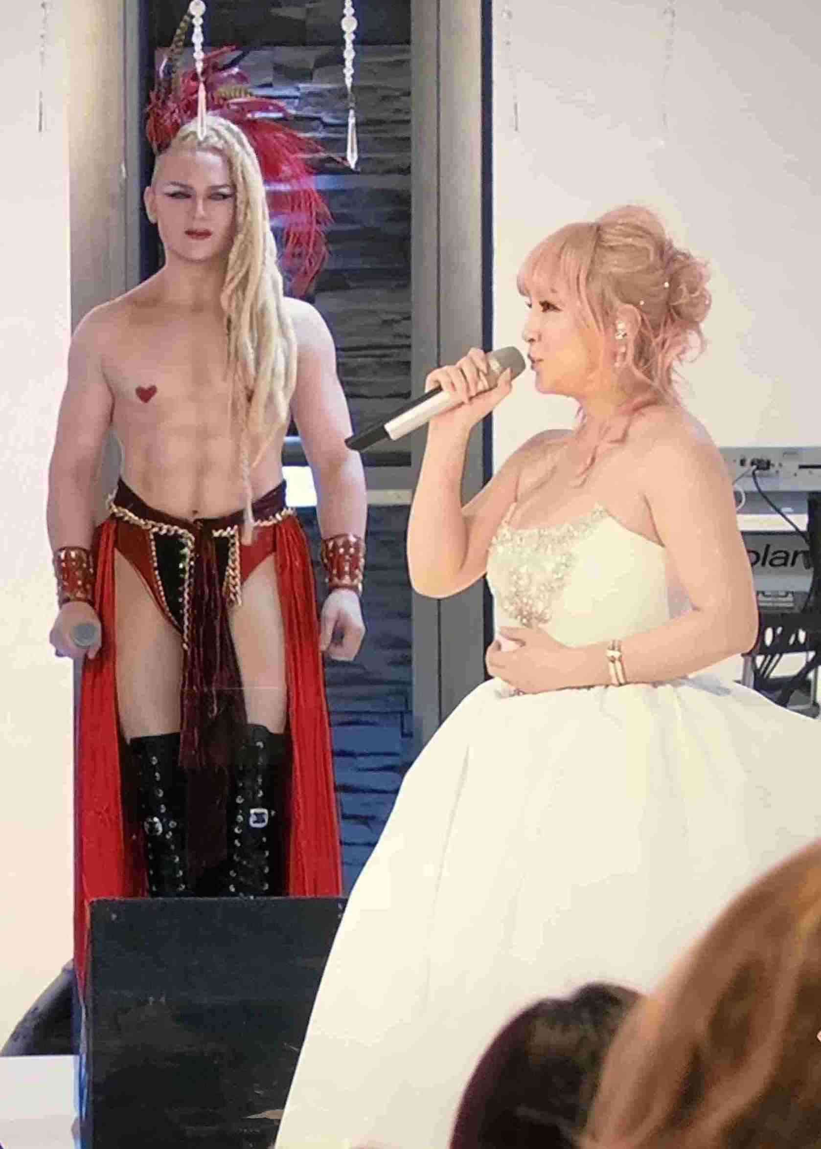 浜崎あゆみ、AAA・浦田直也のソロライブ会場に訪れ