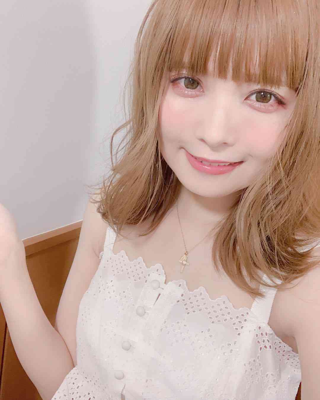 益若つばさ/TsubasaMasuwakaさんはInstagramを利用しています:「寒い時薄くて暑い時厚い❄️☀️ 楽しかった撮影☺︎ #s_leg #shooting #sox #japan #tokyo #朝起きたら #とてつもなくほっぺが腫れてた日 #親知らず抜いたくらい腫れた  #1時間ゴリゴリマッサしたけど戻らず、、…」