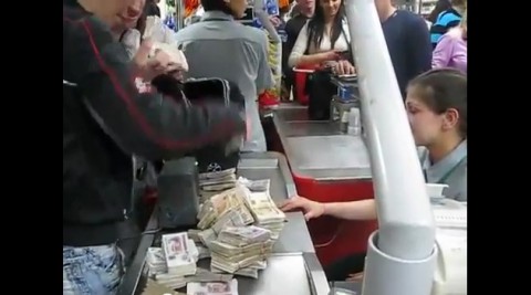 PayPayで「クレジットカードを不正利用された」報告相次ぐ PayPay「情報流出した事実ない」 被害の声はサービス未登録者からも