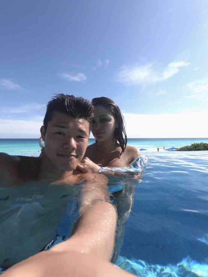 亀田和毅、妻・シルセさんとカンクン旅行へ　ラブラブキスショットを公開「奥さんと一緒におる時が一番幸せ」