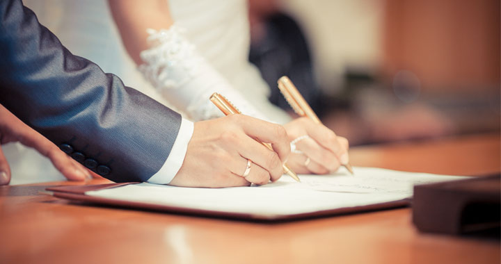 【結婚の平均年齢】最新データは29.4歳！ 女性の平均初婚年齢は20年間で3歳上昇 | しごとなでしこ【小学館公式】