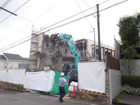 田園調布にあるミスチルの桜井和寿さんの自宅が解体中でした : 東京都内の豪邸探索ブログ