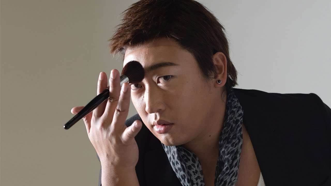 ​HARUKI①（メーキャップアーティスト）眉間ですべては変わる！美のカリスマが眉間メイクの極意を伝授！【ロバート秋山のクリエイターズ・ファイル#45】 - YouTube