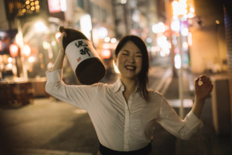 忘年会、新年会は飲みすぎ注意？二日酔いを防ぐ方法をご紹介 - Peachy - ライブドアニュース