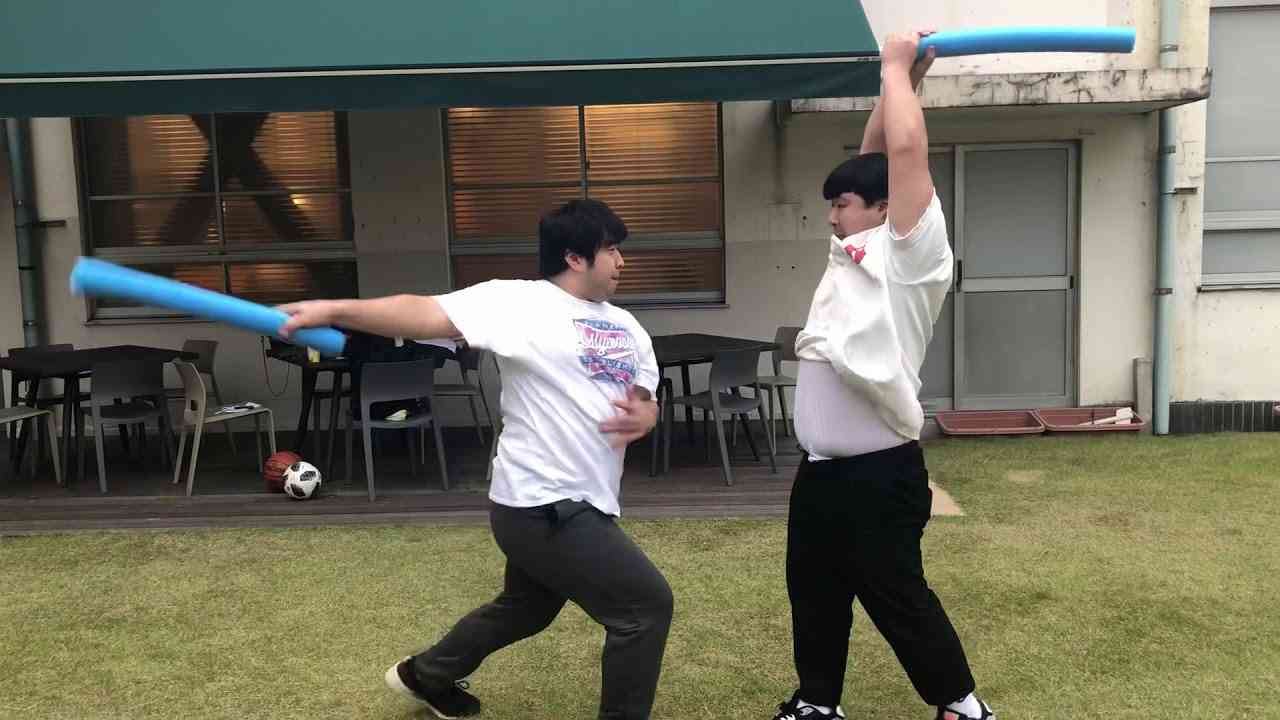 しばき合うデブ - YouTube