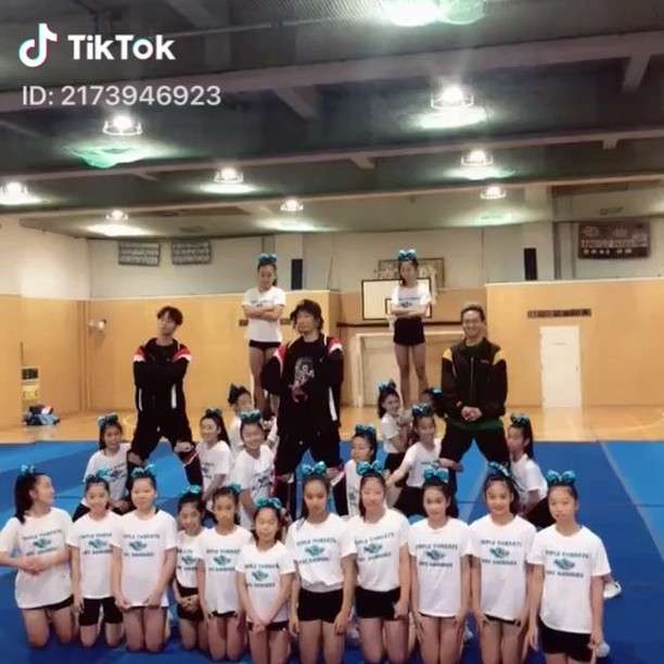Bambies Official on Instagram: “TOMOさんがTicTokに…?ありがとうございます！ すごーく丁寧にダンスを教えて下さったり、フォーメーションを修正して下さったり… @dp_tomo0561 さんは、優しいコーチでした！  #一緒に熱くならないか  #dapump #issa #kenzo #tomo…”