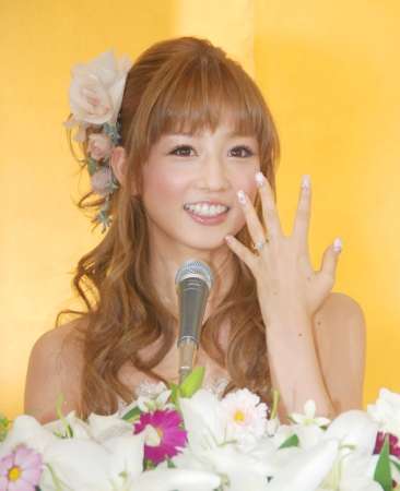 小倉優子が結婚会見　デキ婚じゃないし、旦那さんも優しそうだし、これは文句なしにお祝いしたい  |  毒女ニュース