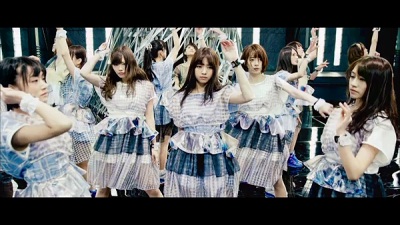 女性アイドルの衣装画像