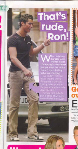 クリスティアーノ・ロナウドの銅像、ある部分だけ触られすぎて変色（ポルトガル）