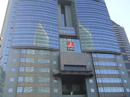 『怒りの追跡バスターズ』で話題の“借金踏み倒し芸人”をネット民が特定？ 現在は有名グループの弟分か｜ニフティニュース