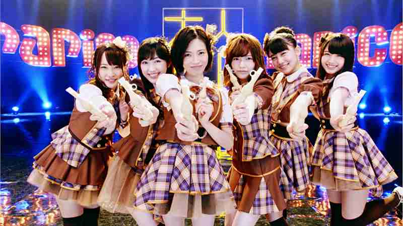 女性アイドルの衣装画像