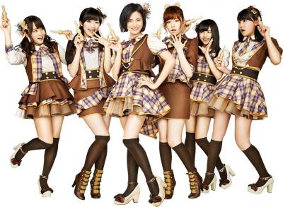 女性アイドルの衣装画像