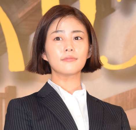高畑充希、初の刑事役で「強くなれた気がします」 ボブヘア&スーツ姿を披露