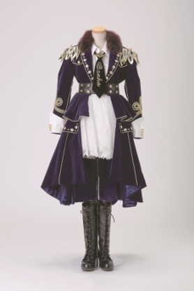 女性アイドルの衣装画像