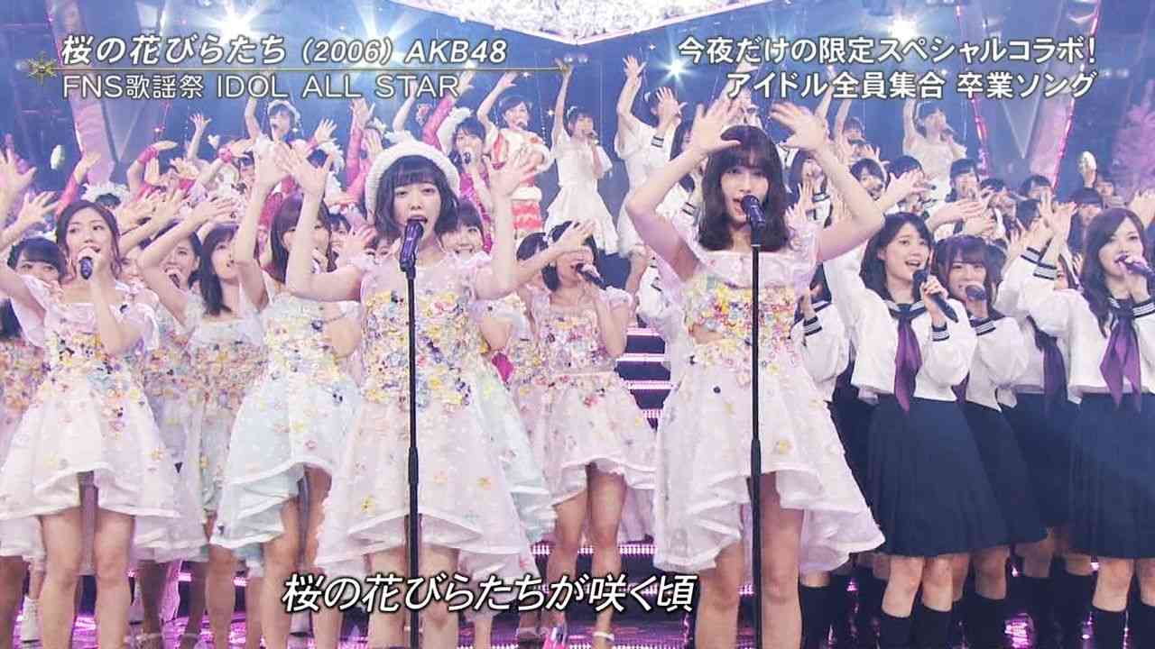 女性アイドルの衣装画像