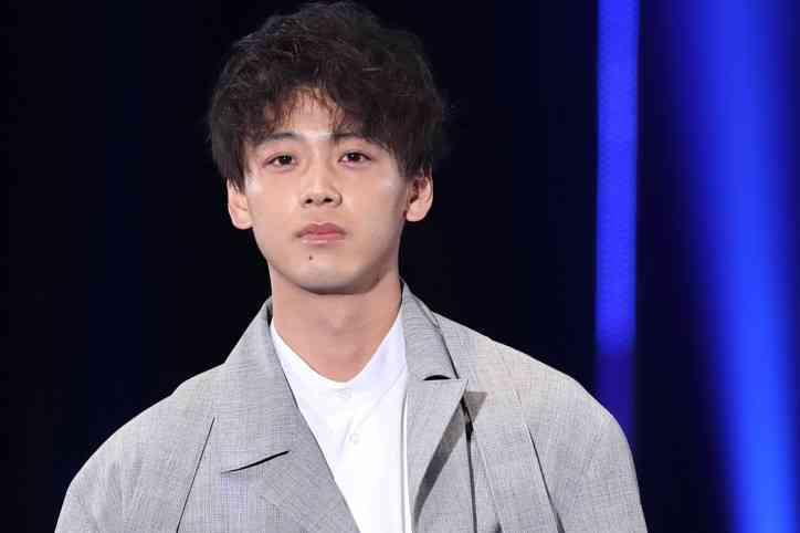 竹内涼真、“あざと可愛い”一枚にファン悶絶　「早く色々…」意味深コメントにも注目集まる | AbemaTIMES