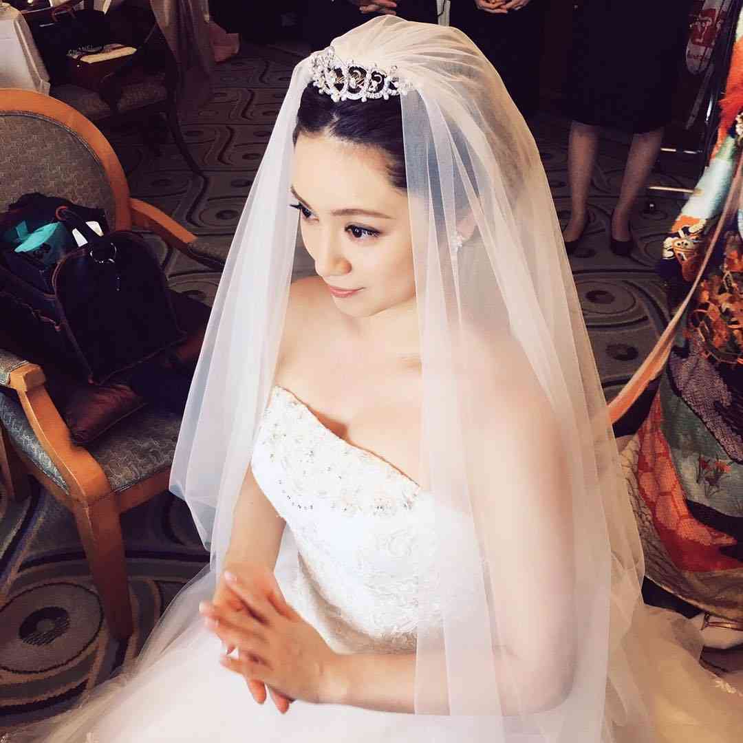 平愛梨、ウエディングドレス姿を公開　結婚記念日に行う“恒例行事”に反響