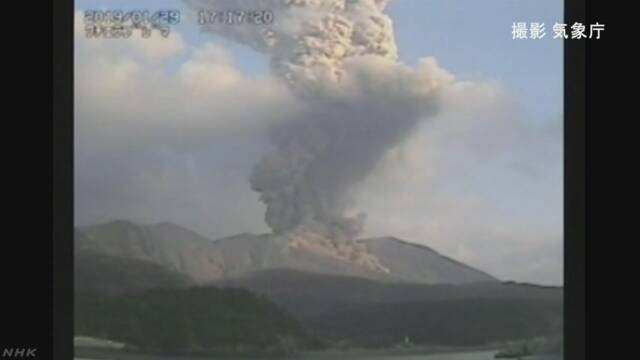 口永良部島の新岳 再び噴火 警戒「レベル３」継続 | NHKニュース