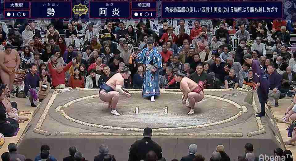 国技館に響き渡る「YES高須クリニック」 5回連呼&土俵下の本人バンザイで館内騒然