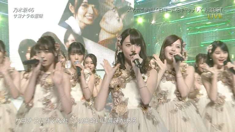女性アイドルの衣装画像