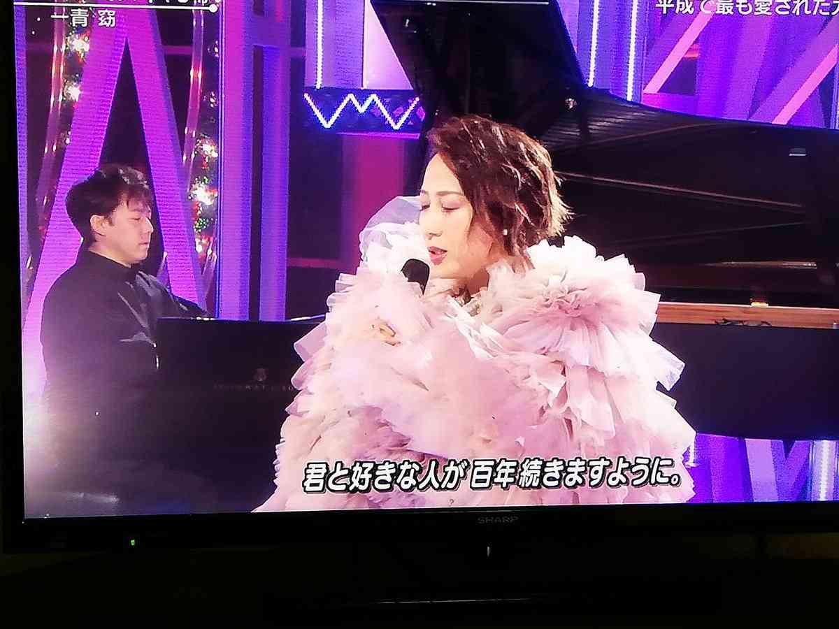 【Mステ】一青窈の衣装が気になって歌に集中できない人続出「ドフラミンゴ？」「うちのインコに似てる…」