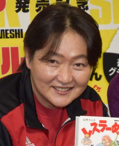 長与千種、暴行被害で後遺症 左手小指が完全に曲がらなくなる