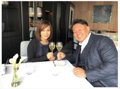 「お兄ちゃんは本当に幸せですね」　花田虎上、“美人妻”と結婚10周年デート　記念日の夫婦ショットに反響